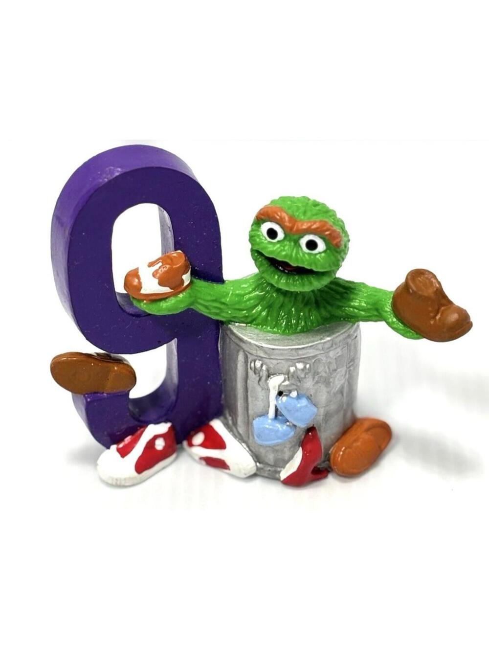 Sesame Street Oscar the Grouch PVC Figure Number 9 Birthday Cake Topper Toy GUC